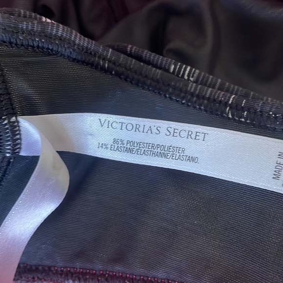 Victoria’s Secret Sports Bra Medium - Picture 5 of 5